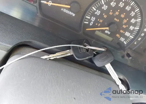 2000 Toyota Tundra Sr5 V8 from USA, damaged, VIN 5TBBT4418YS023148